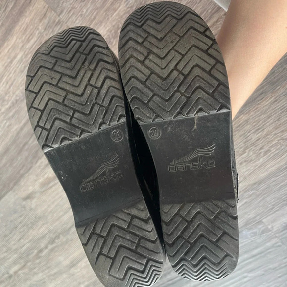 Dansko | Mosaic Patent Leather Clogs Size 38 - Picture 2 of 6